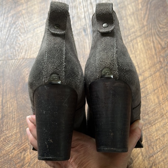 UGG Women’s Cobie II Grey Suede Chelsea Casual Ankle Boots Size US 10 - Picture 9 of 9